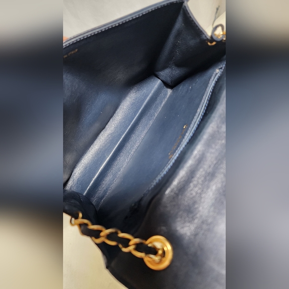 Chanel envelope single flap. 24k gold plated hardware. Minor tarnishing. - Picture 16 of 16